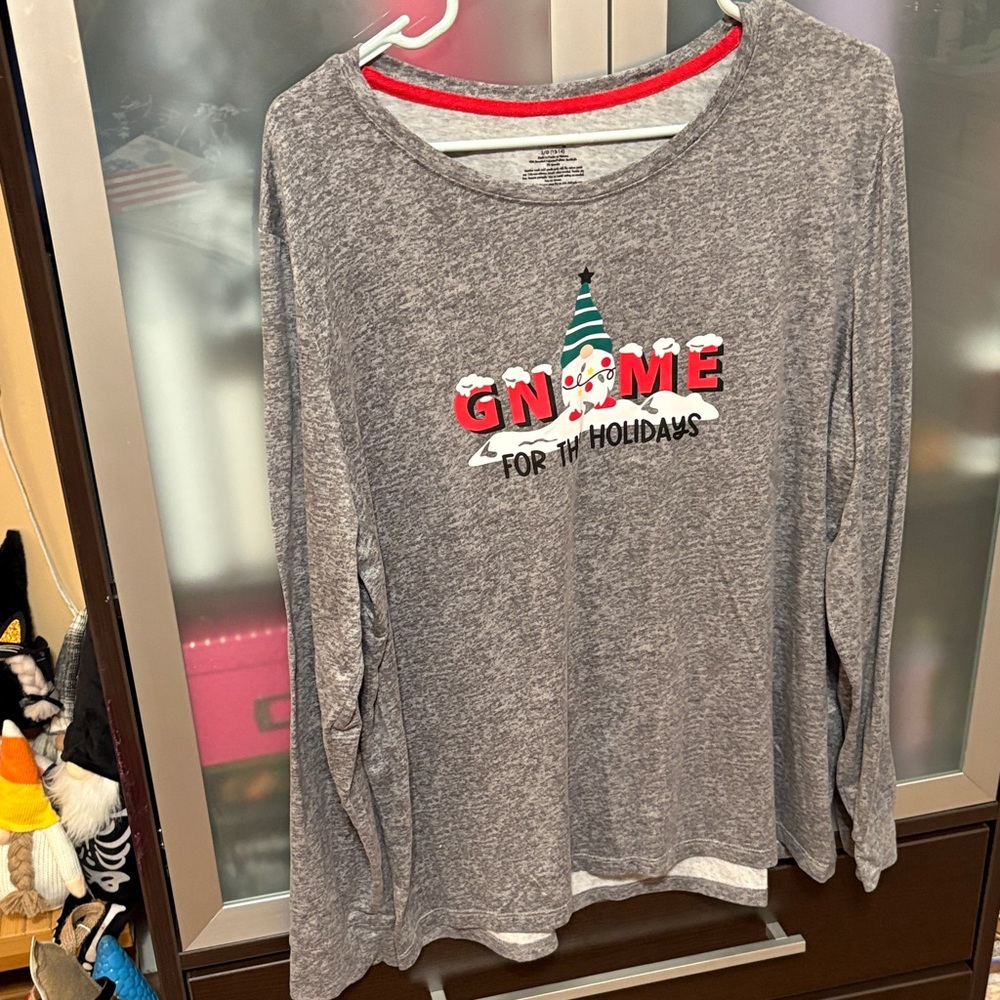 SUGOI Gray Holiday Gnome Shirt